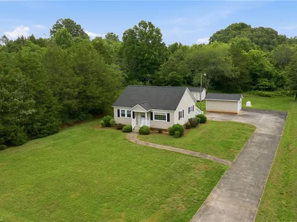 603 Westminster Dr, Statesville, NC 28677