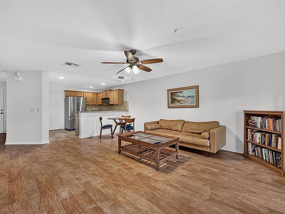 4th image of 476 TRADITION LANE