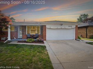 30529 Newport Dr, Warren, MI 48088