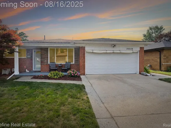 30529 Newport Dr, Warren, MI 48088