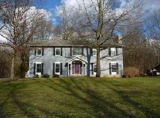 1560 Wickford Dr, Kalamazoo, MI 49009