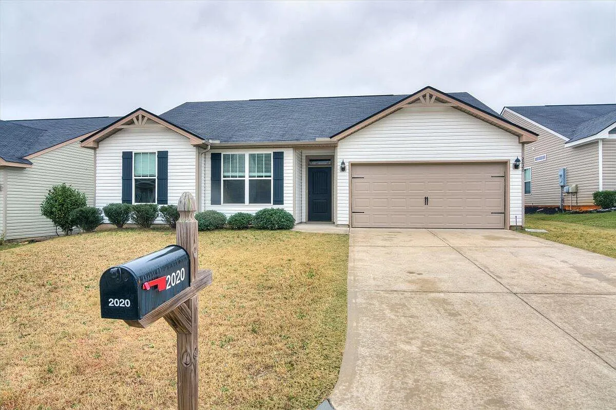 3 bed, 2.0 bath, 1551 sqft, $2,100 — Photo 2