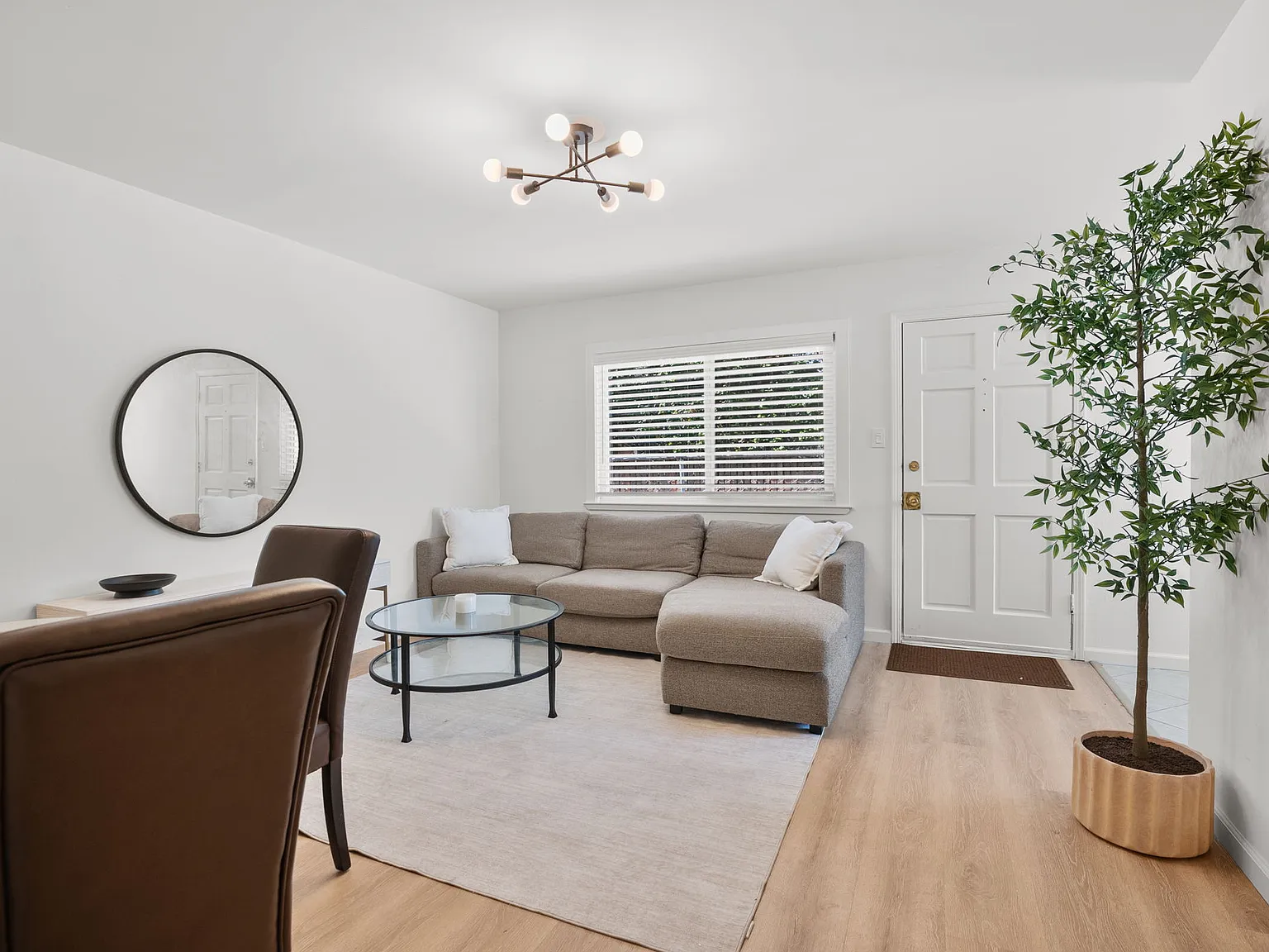 3 bed, 1000 sqft, $4,800 — Photo 3