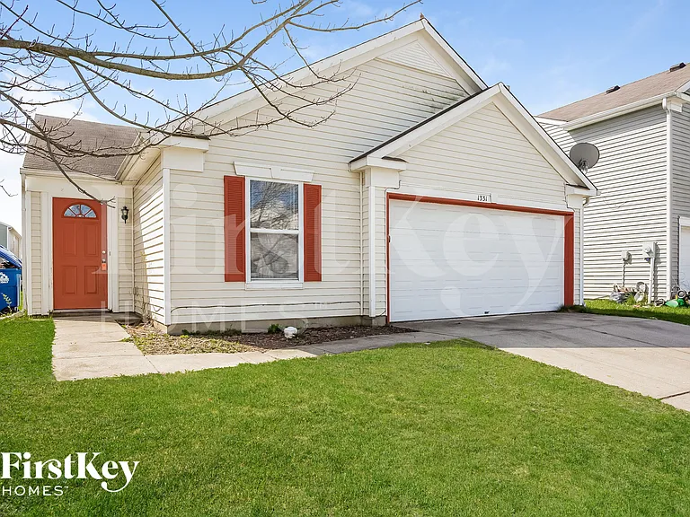 1331 Ellington Dr — Photo 2