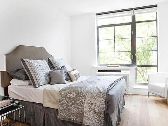 3rd image of 174 Nassau St #6C