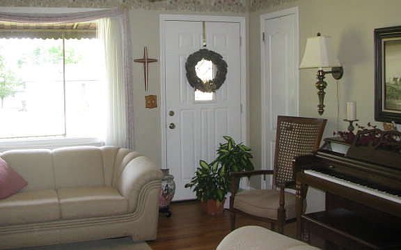 5th image of 2405 Easton Dr