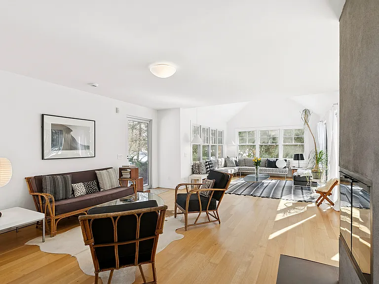 54 Gardiner Dr — Photo 4