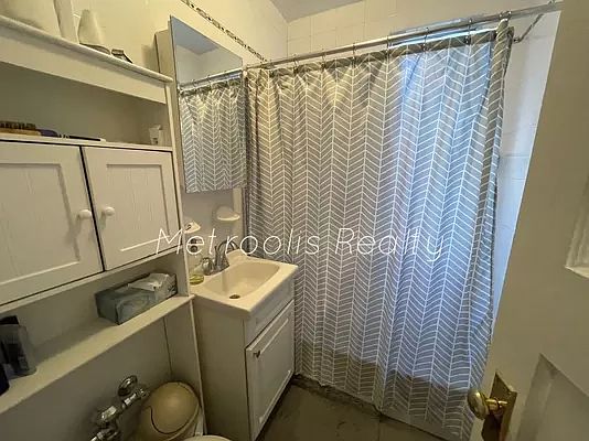 4th image of 31-15 33rd St #A