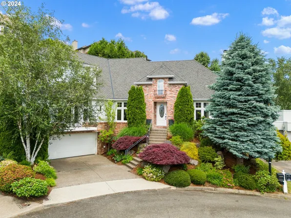 9235 NW Hopedale Ct, Portland, OR 97229
