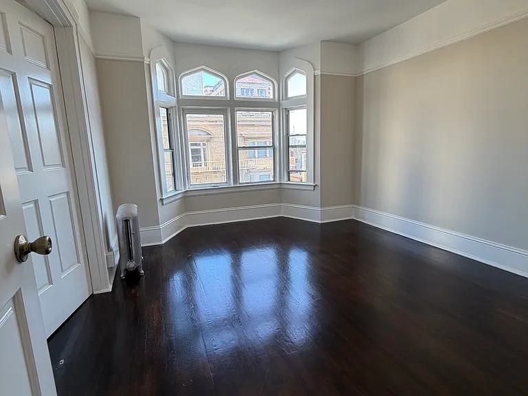 Right room with XL closet