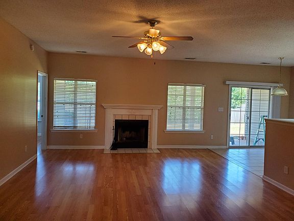 3rd image of 103 Deerwood Dr