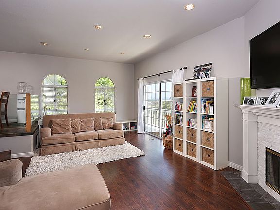 3rd image of 9300 Cima De Lago St