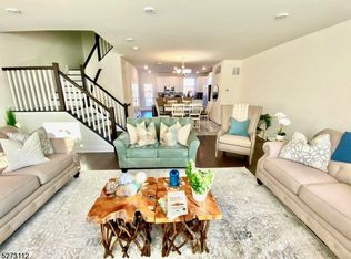 10 Colgate Dr, Morristown, NJ 07960