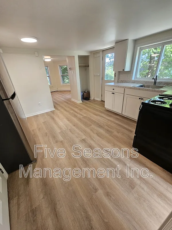 2 bed, 1.0 bath, 800 sqft, $1,900 — Photo 2
