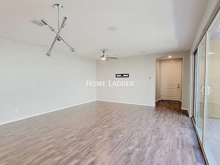 4333 E Dennisport Ave — Photo 2