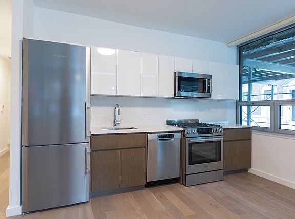 4th image of 107 Columbia Hts APT 1L