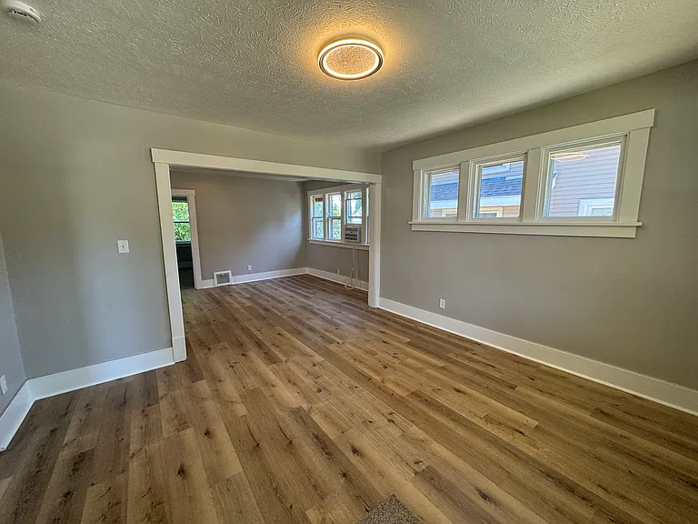 6309 N 33rd Ave — Photo 2