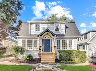 1220 Canfield Rd, Park Ridge, IL 60068