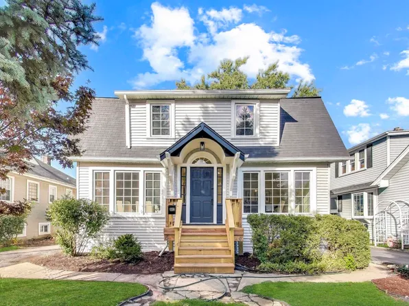 1220 Canfield Rd, Park Ridge, IL 60068