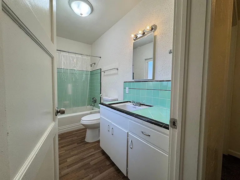 3452 - 3458 E. Clinton Ave Fresno — Photo 15