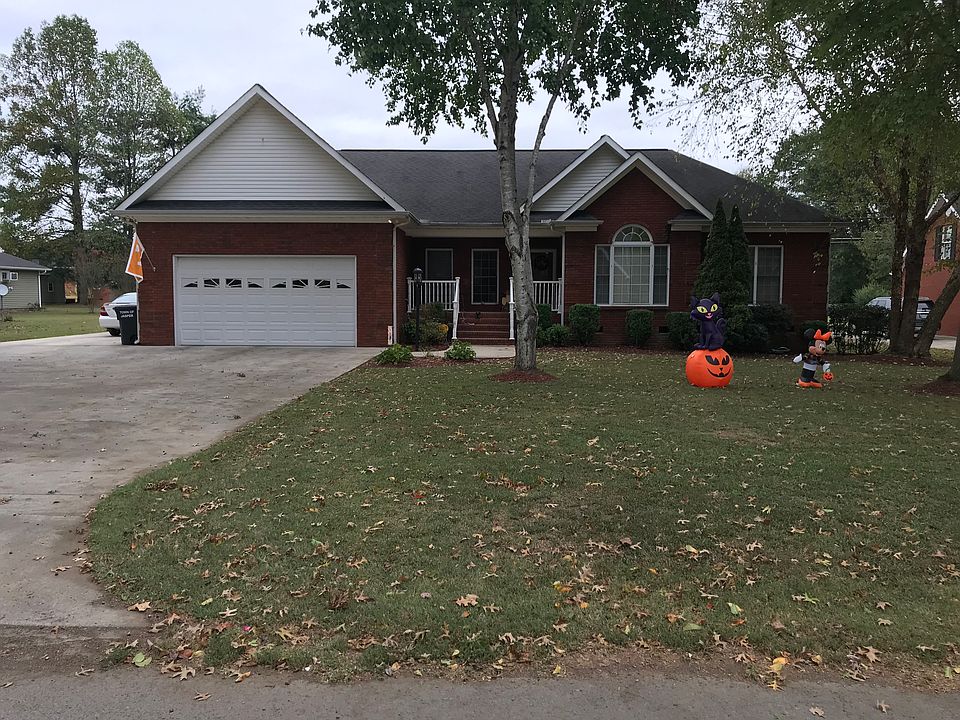 1st image of 806 Oak Lawn Dr