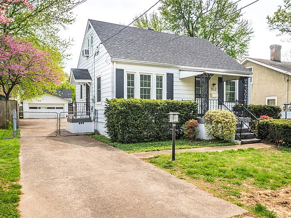 3rd image of 902 Clarks Ln