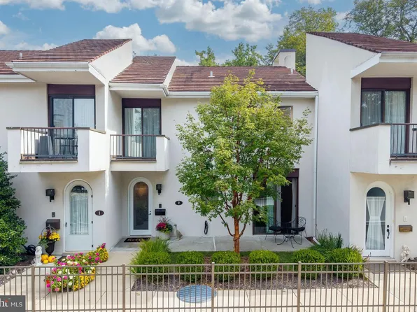 2 Ile Dhuyere #2, Devon, PA 19333