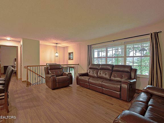 5th image of 3814 Dovefield Ct