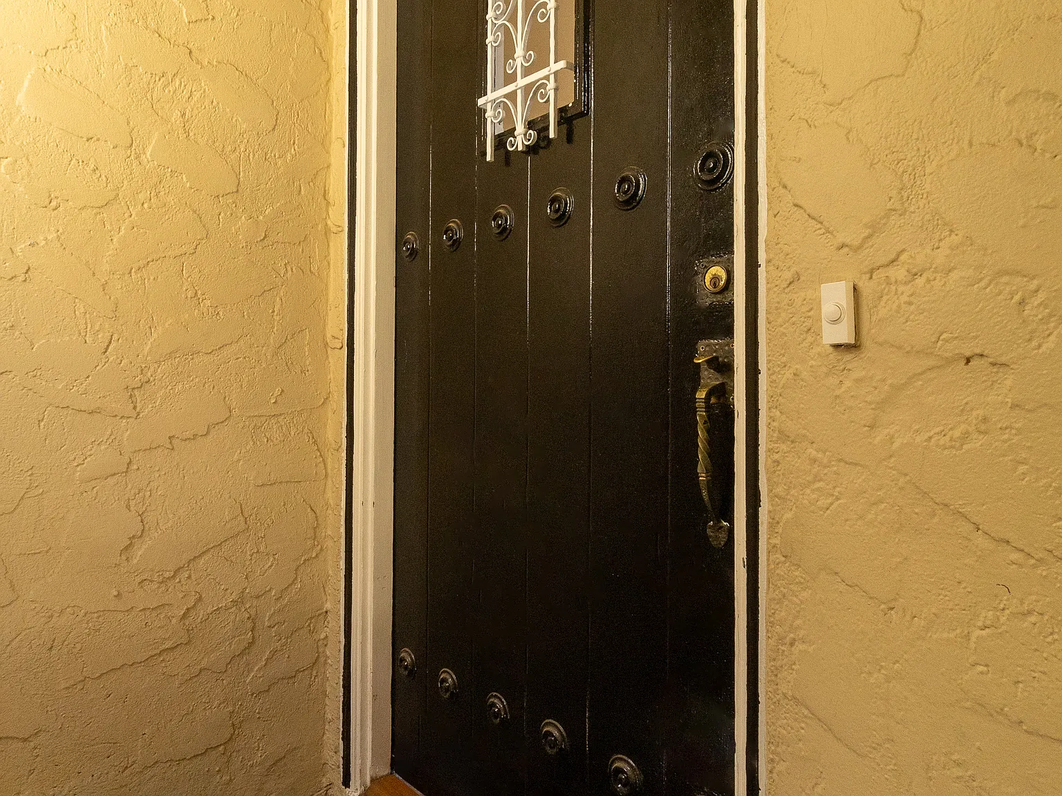2 bed, 1310 sqft, $4,140 — Photo 3