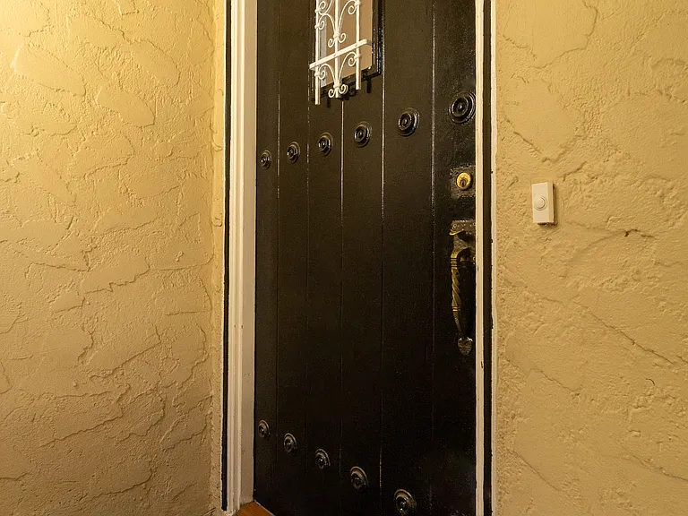 1105 S Cloverdale Ave — Photo 3