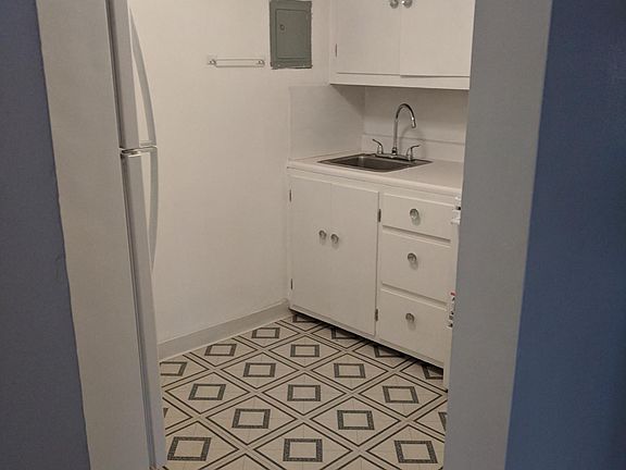 3rd image of 408 E Church St