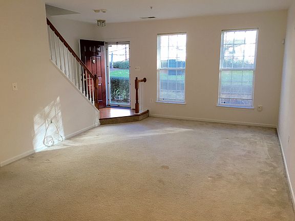 Entrance / Livingroom