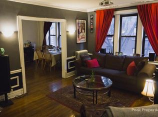 512 W Addison St APT 203, Chicago, IL 60613