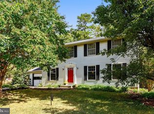 1703 Whitewood Ln, Herndon, VA 20170