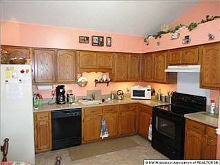5th image of 104 Country Meadows Dr