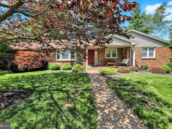 9 School Ln, Lebanon, PA 17042