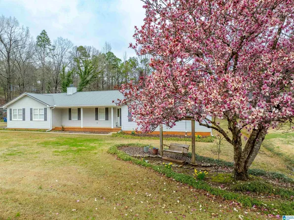 608 Lara Ln, Anniston, AL 36206