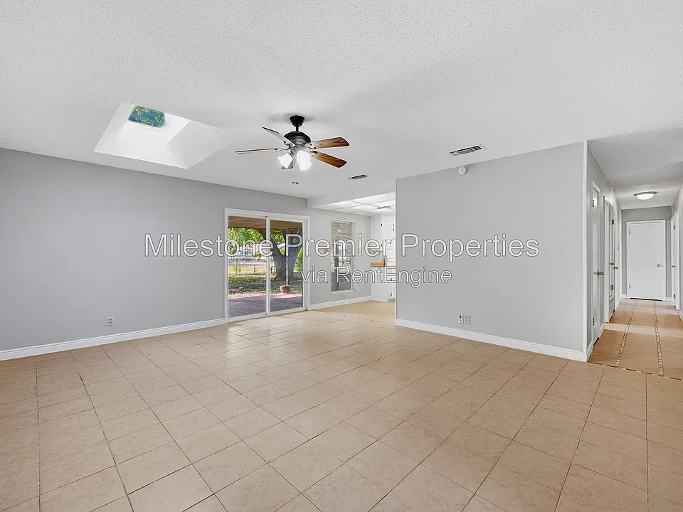 1312 Churchill Way W