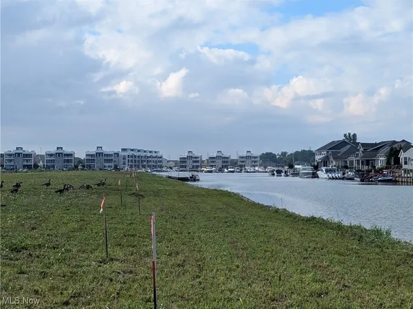 2324 Yacht Club Ln #6, Lakeside Marblehead, OH 43440