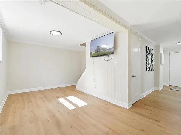 12 Saddlewood Court image 2 of 24