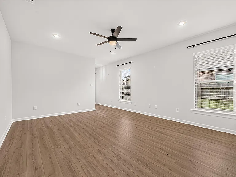 10726 Sky Creek Ln — Photo 11