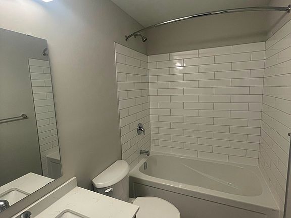 4th image of 708 Woolwich St #319