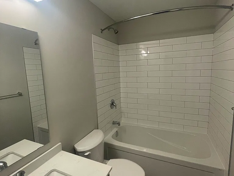 708 Woolwich St #319 — Photo 4