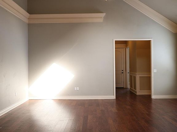 4th image of 8109 Pineridge Dr