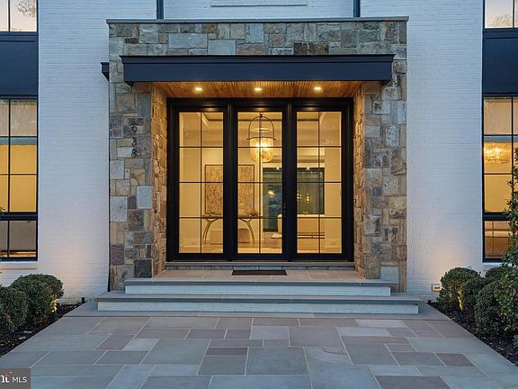 4th image of 938 Saigon Rd