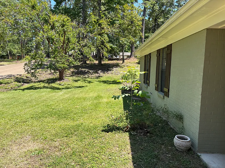 1001 Crawford Cir — Photo 13