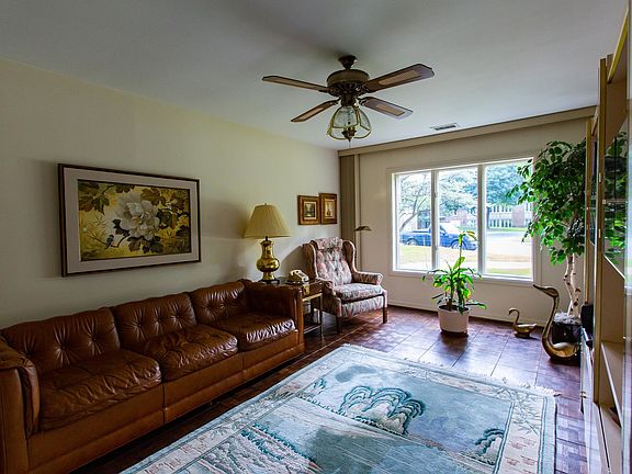 5th image of 3 Oak Brook Club Dr APT E104