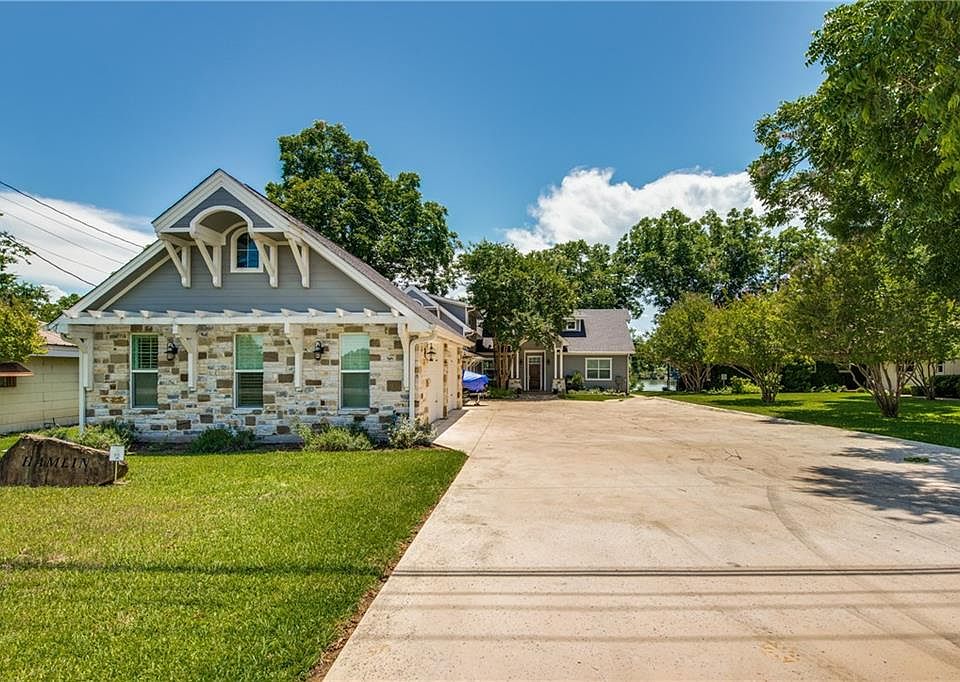 1st image of 3032 River Oaks Dr