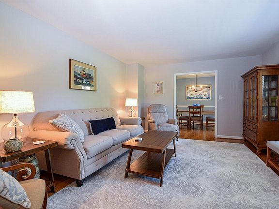 3rd image of 65 Hilltop Cir