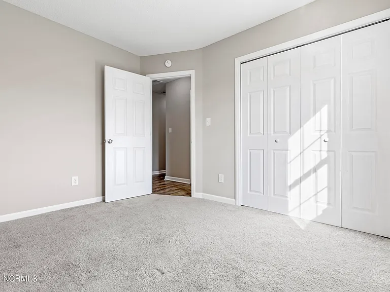 305 Foxridge Ln — Photo 23